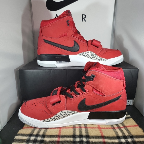 Size11.5- Jordan Legacy 312 Toro 2018 AV3922-601.... Fits Men Size 11.5, Youth S - Picture 9 of 12
